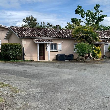 Petite Maison Dans Un Village Du Gers Sabazan Exterior foto